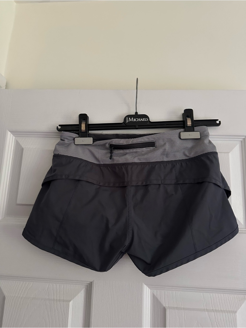 Size 2 Lululemon Women’s Lot of 2 Speed Up 2.5” & Run Speed Shorts Black Red - Picture 5 of 11